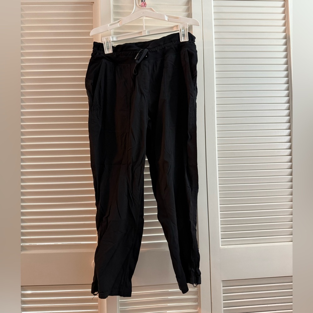 Lululemon Studio pants cropped